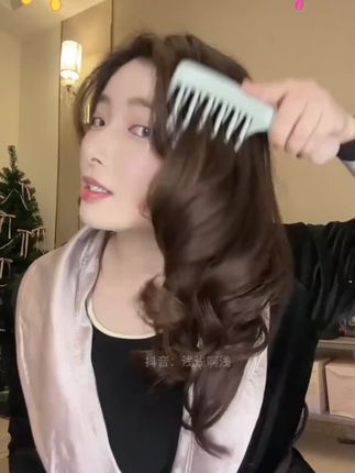 终于有能梳卷发的梳子了,以前都是用梳还老是扯几根下来,试试这款 #双排大齿梳 #梳子 #波浪梳 #空气梳