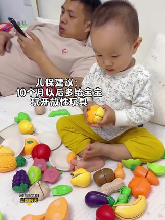 没有宝宝能拒绝这种可切、剥、撕拉的#切切乐,每一个都很逼真,环保材料,妈妈更放心,就连收纳盒也是大苹果