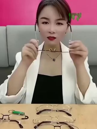 这谁能顶得住呀!眉毛眼镜才是氛围感的神!!戴上它没人能拒绝纯欲风姐姐!