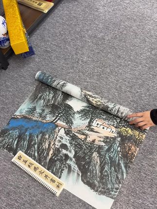 《天地留美山河间》 云雾缭绕间笔锋侧转,墨色浓淡相宜 天地大美不言,山水自有清音。