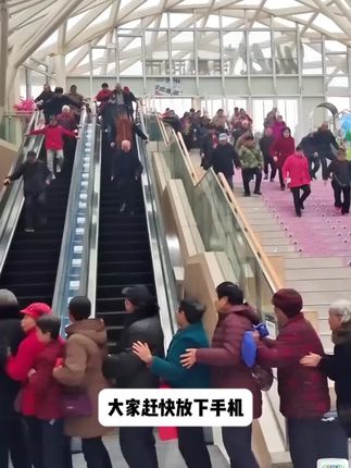 你家也有这种刷不出来的黑锅吗?如果不是自己洗出来,我也不会相信锅底黑这么好洗!#锅底除黑海藻泥