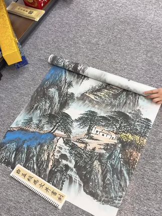 《天地留美山河间》 云雾缭绕间笔锋侧转,墨色浓淡相宜 天地大美不言,山水自有清音。