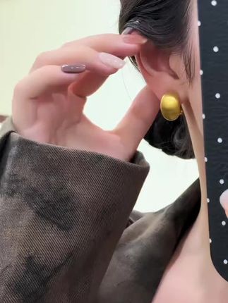 秋冬经典百搭款拉丝耳环,戴上秋冬搭配气质瞬间提示