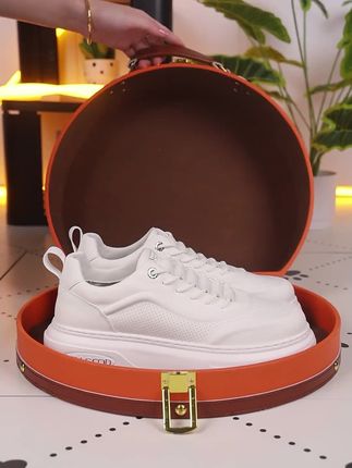618提前降了吗?这款海澜之家休闲鞋,不闷脚,穿上就不想脱下来!#618好物推荐#海澜之家#潮流百搭板鞋#透气休闲鞋