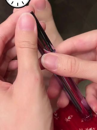 请大数据把这个香氛+美甲+护甲,三合一的精华笔,推给所有的姐妹