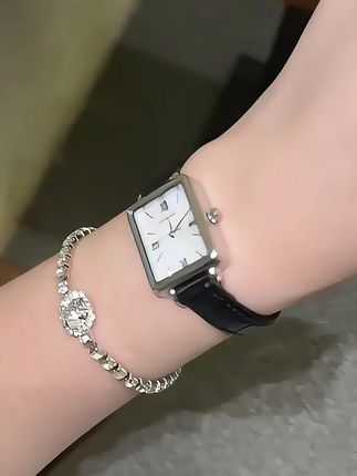 沉迷于手表的世界,感受那分秒间的魅力与永恒#手表推荐 #女表 #礼物 #小众设计感 #时尚腕表