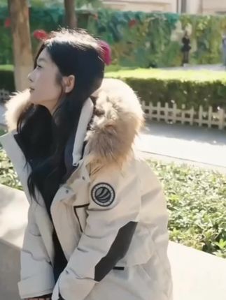 这款羽绒服太帅了,老婆穿上不想脱,保暖又有型!