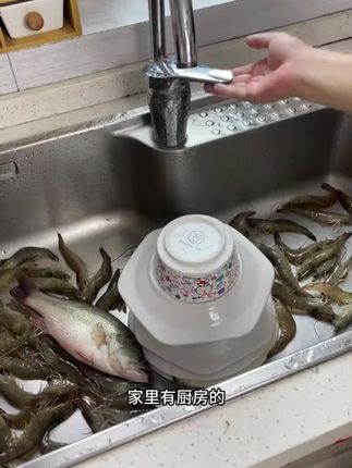 万向防溅水龙头延伸器居家日用可旋转厨房洗菜增压过滤起泡器