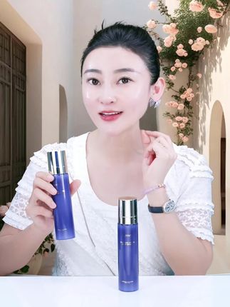 美丽的人先享受世界,在提升自己这方面绝不将就,自己才是最大的底气#水光喷雾#水光肌#补水保湿#精致女人#黄奕同款