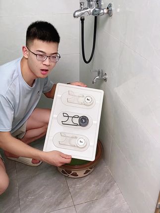 这款吸盘脸盆挂钩 真不错,免打孔上墙,全家的脸盆都能上墙收纳不占地方,脸盆也没问题,遇水也不担心掉落,
