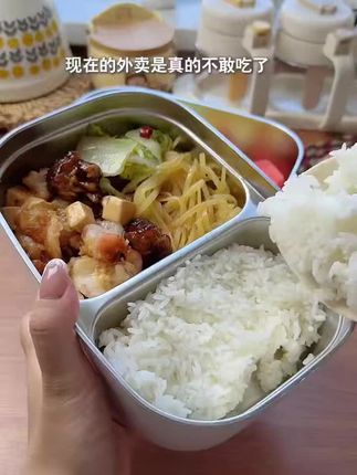 一款可以保温还可以保鲜的饭盒,你还在等什么?这个饭盒不仅可以保温还能保鲜,不管是上班带饭还是学生带饭打饭都合适