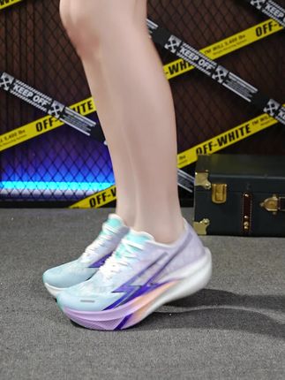 带加强筋的黄金碳板!?体考有这双就稳了~~