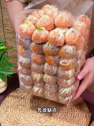 我姥姥年龄大了,就喜欢吃这个纸皮烧麦,每次周末回家都带上一单。