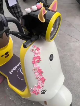 对象送的桃花车贴,贴车上太好看了# 汽车好物
