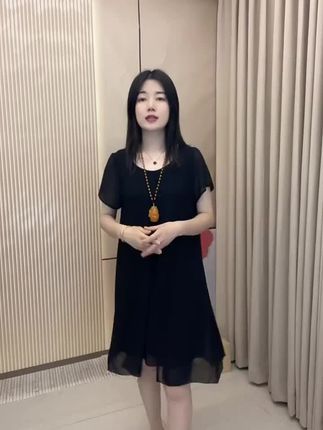 2025夏季黑色显瘦时尚中长款连衣裙,穿上显瘦又减龄!