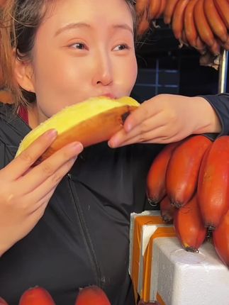 世界十大稀有水果的红美人香蕉,自带兰花的香味,软糯香甜入口即化