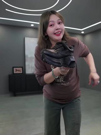 一双能适配你衣柜所有裤子的老爹鞋!#老爹鞋 #百搭鞋子 #跑步鞋 #好鞋推荐 #透气舒适不臭脚