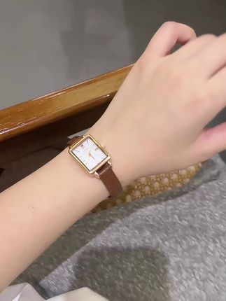 即使是两点一线的日常通勤,也要保持精致的满分,美好的际遇,总要留给做好准备的你#女表#520礼物#七夕礼物#小众