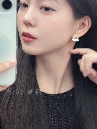 一眼心动的锆石小耳钉,blingbling超级闪,快喊姐妹一起戴