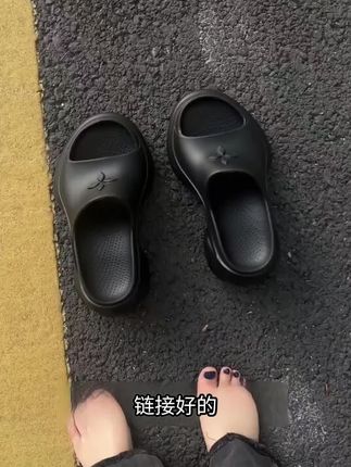 “脚丫降温神器!”十字拖5秒吸汗实测,光滑不闷脚,遛狗买菜YYDS!