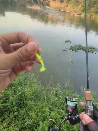 路亚光面T尾软饵铅头钩根钓软虫缓沉浮水鲈鱼翘嘴鳜鱼小微物假饵