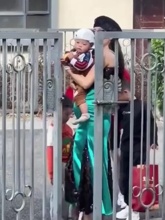 宝宝启蒙阶段,可以带她做熏听早教,培养宝宝专注力和语言表达能力#留声机 #启蒙早教 #哄睡 #好习惯养成