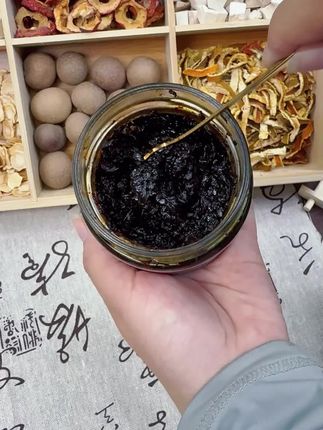女生三伏天吃玉灵膏有什么好处?#玉灵膏 #伏湿膏 #女生必备 @DOU+上热门@DOU+小助手@抖音小助手