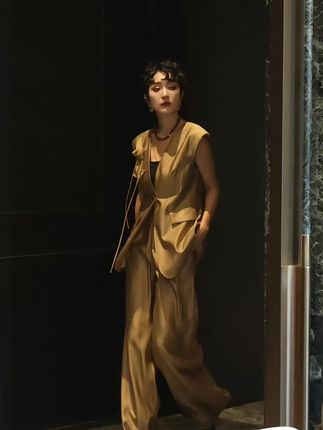 漂亮的路是走出来的,一定要培养为自己到底的能力。#生活方式#女性成长#高级感穿搭 #40岁女人穿搭