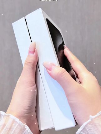 精致又时尚的大视窗折叠镜子支架手机壳,超可爱的立体公仔小新快冲~