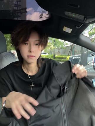 少爷听劝!试试短款夹克真的能颜值开挂 #今日穿搭 #ootd穿搭分享 #外套穿搭 #夹克外套