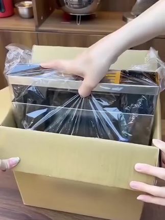 这个不锈钢刀架置物架太实用了,收纳筷子勺子刀具等整整齐齐的,拿取方便,自带沥水盘,可以放台面也可以壁挂上墙