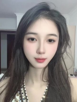 黄皮涂了变白雪公主,遮唇纹不拔干,快叫你的好姐妹一起冲,喝水吃饭不沾杯不易掉色~#口红试色#不沾杯不掉色