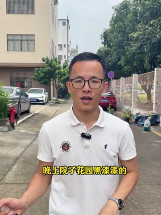 照花照树照花园,普通射灯都是弟弟,自带发光棒的鹰眼射灯美哭你 #太阳能庭院灯 #花园生活 #照树灯
