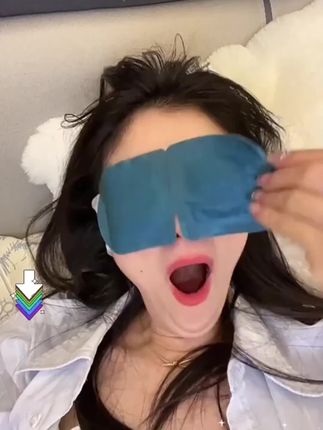 睡前按摩眼周,再敷上热敷眼罩真的很舒服,别学完习马上睡觉,让眼睛先放松下来#叶黄素护眼
