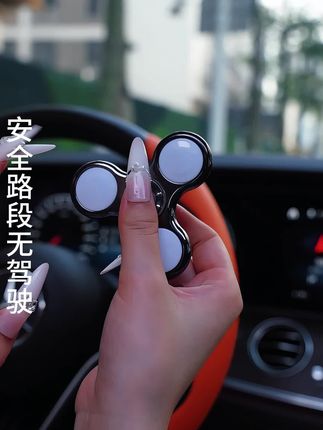 纳帕皮方向盘套、三种模式陀螺灯效一键解压升级、等车塞车开车乐趣模式