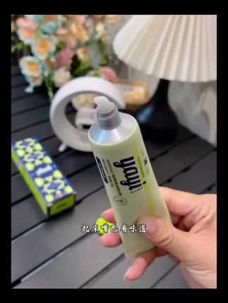 牙膏选不对我真不建议你们刷了! 牙医世家牙膏,有溶解酶变色因子,比普通的牙膏好用多了!