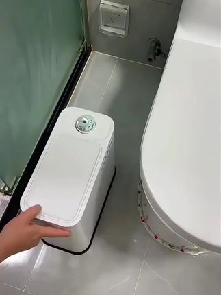 卫生间的垃圾桶就要选这种窄缝的,一键开关盖,不仅美观还能阻隔异味~#卫生间好物 #窄缝垃圾桶 #美观实用
