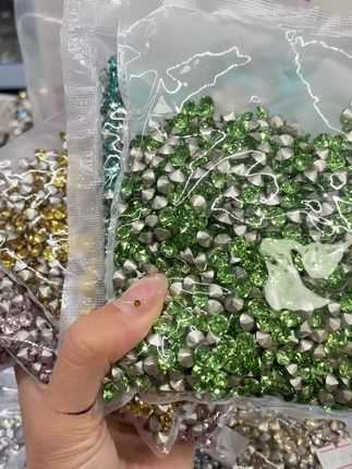 混彩色33切圆尖美甲钻