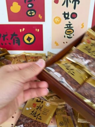 有山核桃仁碎,我还买啥整颗的山核桃仁,一样的好吃,更加的入味,价格只有三分之一都不到
