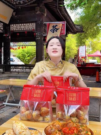 能拉丝的烧麦,你难道不想吃? 对比了很多家,还是这个纸皮烧麦好吃!#烧麦 #早餐