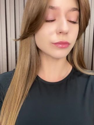 我不允许姐们还没用不脱妆的粉底液上脸敷贴无粉感,遮瑕力很好#粉底液真实效果的测评视频#拯救黄黑皮的好物推荐