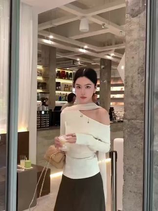 复古美拉德咖色斜肩飘带挂脖长袖针织上衣女