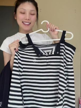 谁懂啊!上身chill感满满的条纹露肩T,过渡穿刚刚好! #夏末初秋过渡也要穿得有巧思 #衣服基础穿搭不基础 #素颜穿搭如何摆脱土气感 #挑战和闺蜜互买穿搭 #ootd
