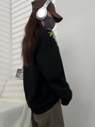 承蒙宝子们的厚爱!准备好秋天的第一份礼物 #当男生开始搞穿搭 #早秋穿搭公式 #早秋穿搭 #潮流穿搭#卫衣