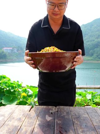 我们湖南的在这青椒黄豆豉吃起来香辣软糯,太下饭了