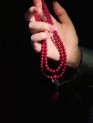 中国红,帝王色,手腕上的吉祥如意,赶快给家人朋友安排一串。
