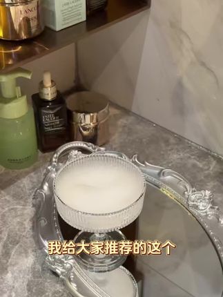 一按即出的洁面慕斯,吸走脏东西,清洁毛孔,清洁效果超好