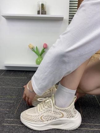 大嘴猴新款网面鞋,大网孔更透气厚底增高更显腿长,脚感非常软糯鞋底超软的哦~