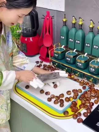 再也不怕剥板栗手疼!神器来了轻松搞定#厨房好物#厨房必备神器#厨房好帮手#板栗开口器#板栗