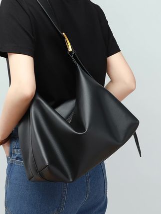 炫酷感包包气质无敌啦,一眼惊艳的程度#viney女包 #美包分享 #包包推荐 #女包 #单肩包 #夏日出游包显眼的